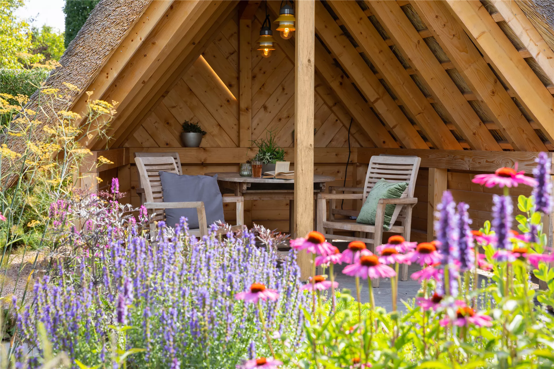 Sitzplätze für entspannte Stunden im Garten Sitzplätze für entspannte Stunden im Garten